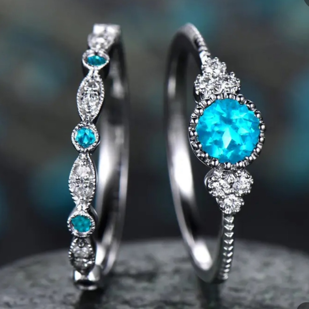 Light Blue Rhinestone Ring Set. NWOT